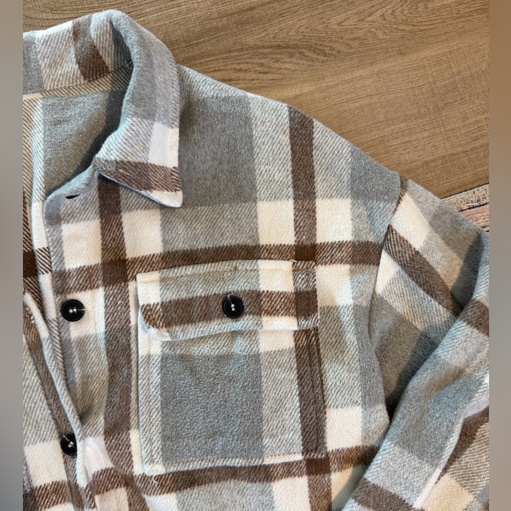 Women’s Shacket - Picture 2 of 3